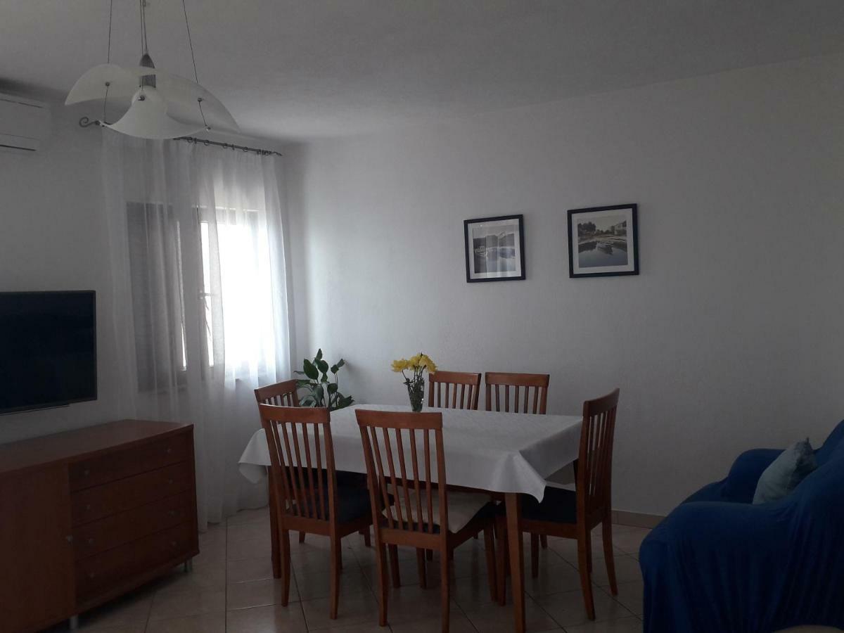 Apartmani Mara I Kata Omiš Esterno foto