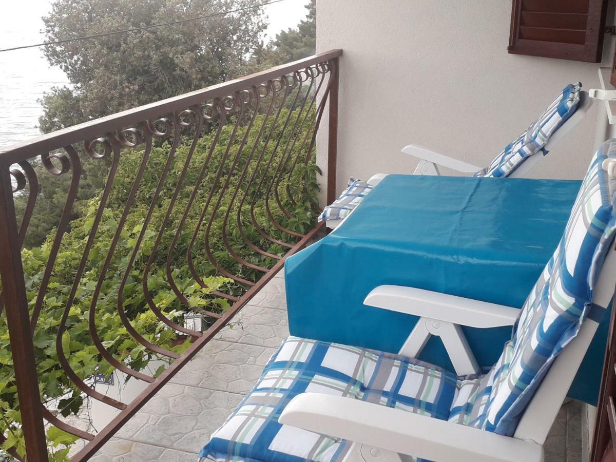 Apartmani Mara I Kata Omiš Esterno foto