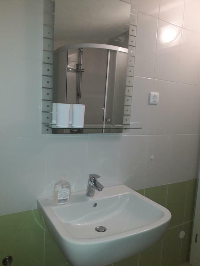 Apartmani Mara I Kata Omiš Esterno foto