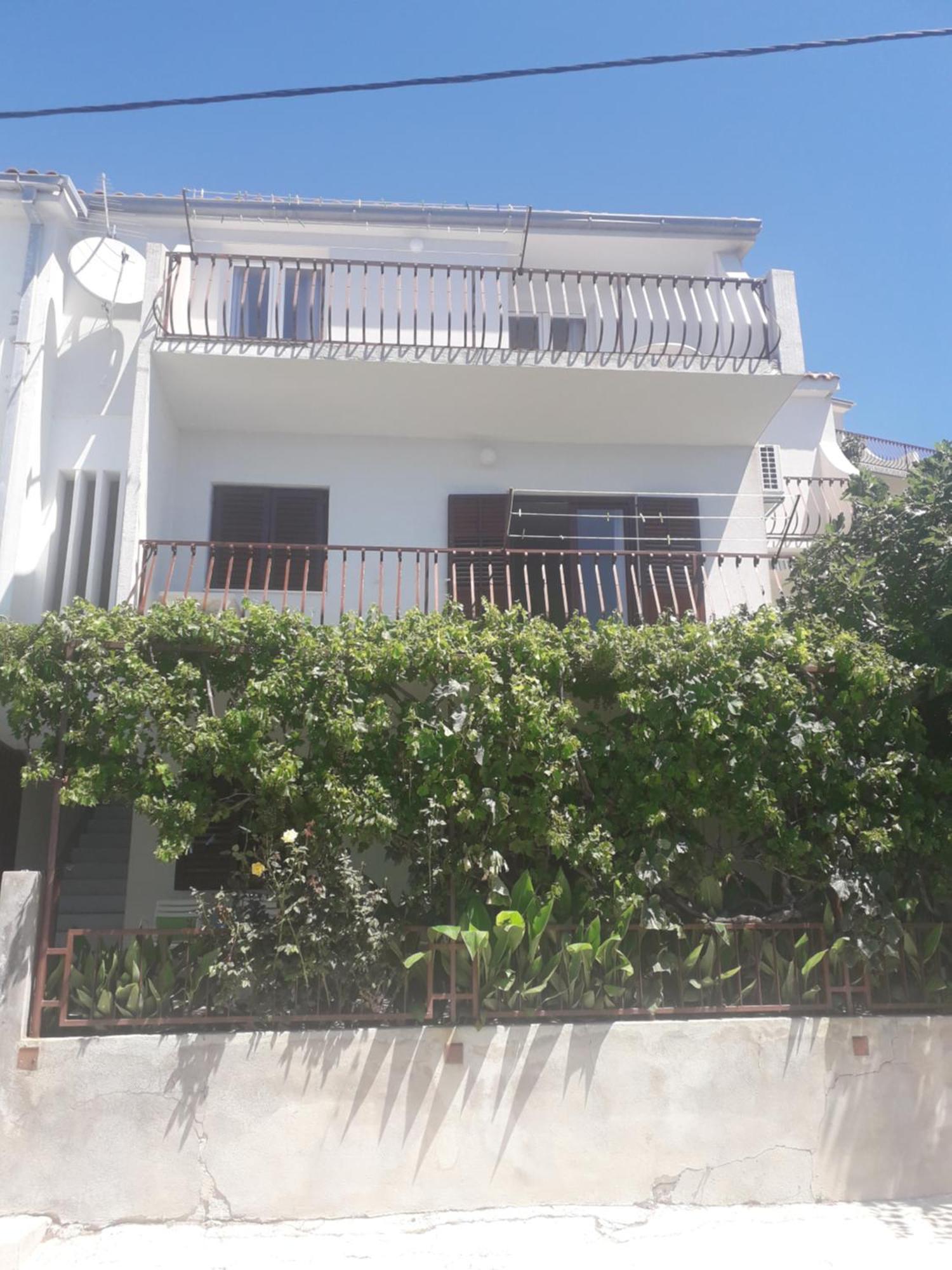 Apartmani Mara I Kata Omiš Esterno foto