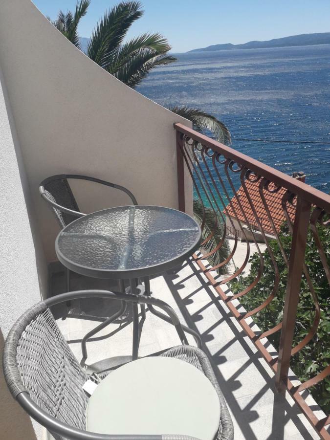 Apartmani Mara I Kata Omiš Esterno foto