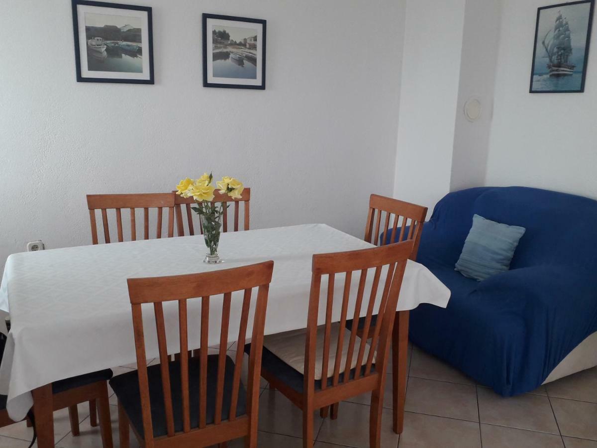 Apartmani Mara I Kata Omiš Esterno foto