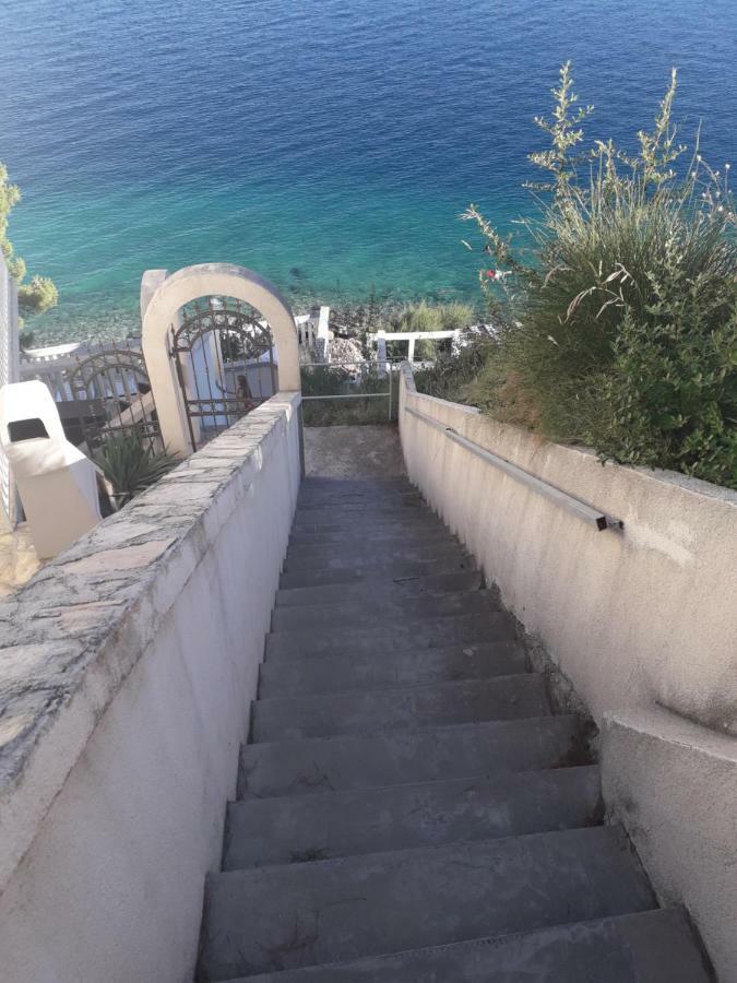 Apartmani Mara I Kata Omiš Esterno foto