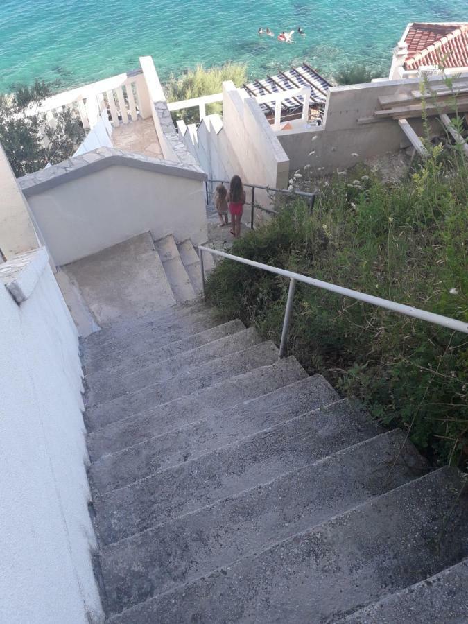 Apartmani Mara I Kata Omiš Esterno foto