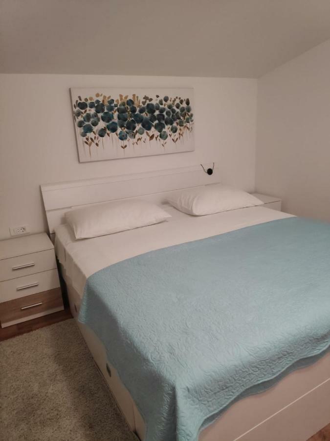 Apartmani Mara I Kata Omiš Esterno foto