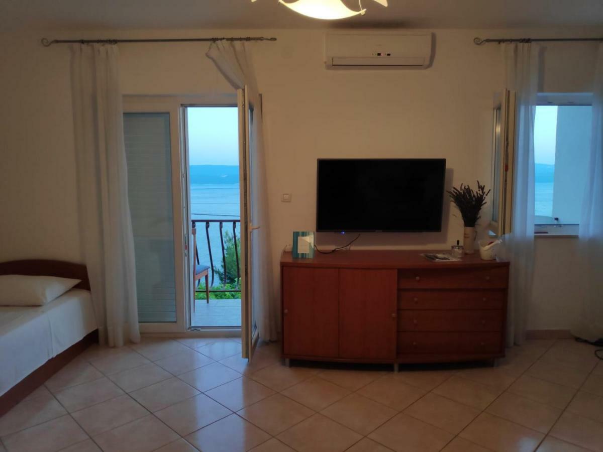 Apartmani Mara I Kata Omiš Esterno foto