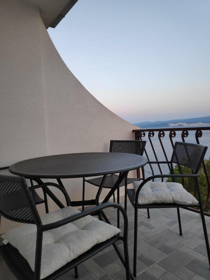 Apartmani Mara I Kata Omiš Esterno foto