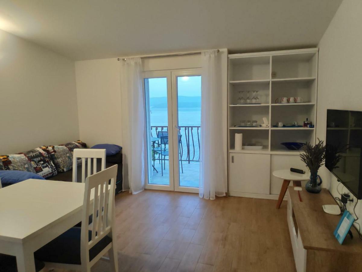Apartmani Mara I Kata Omiš Esterno foto